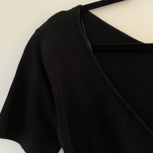 Black Crossover T-shirt - Picture 3 of 4